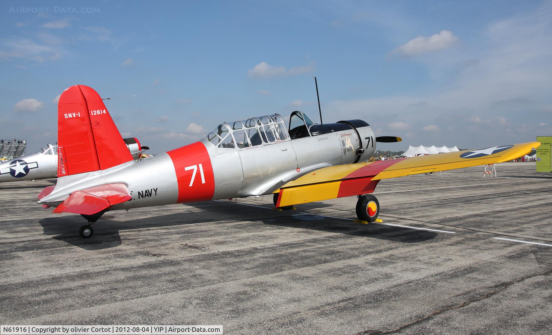 N61916, 1942 Vultee SNV-1 (BT-13A) Valiant C/N 7041, thunder over Michigan