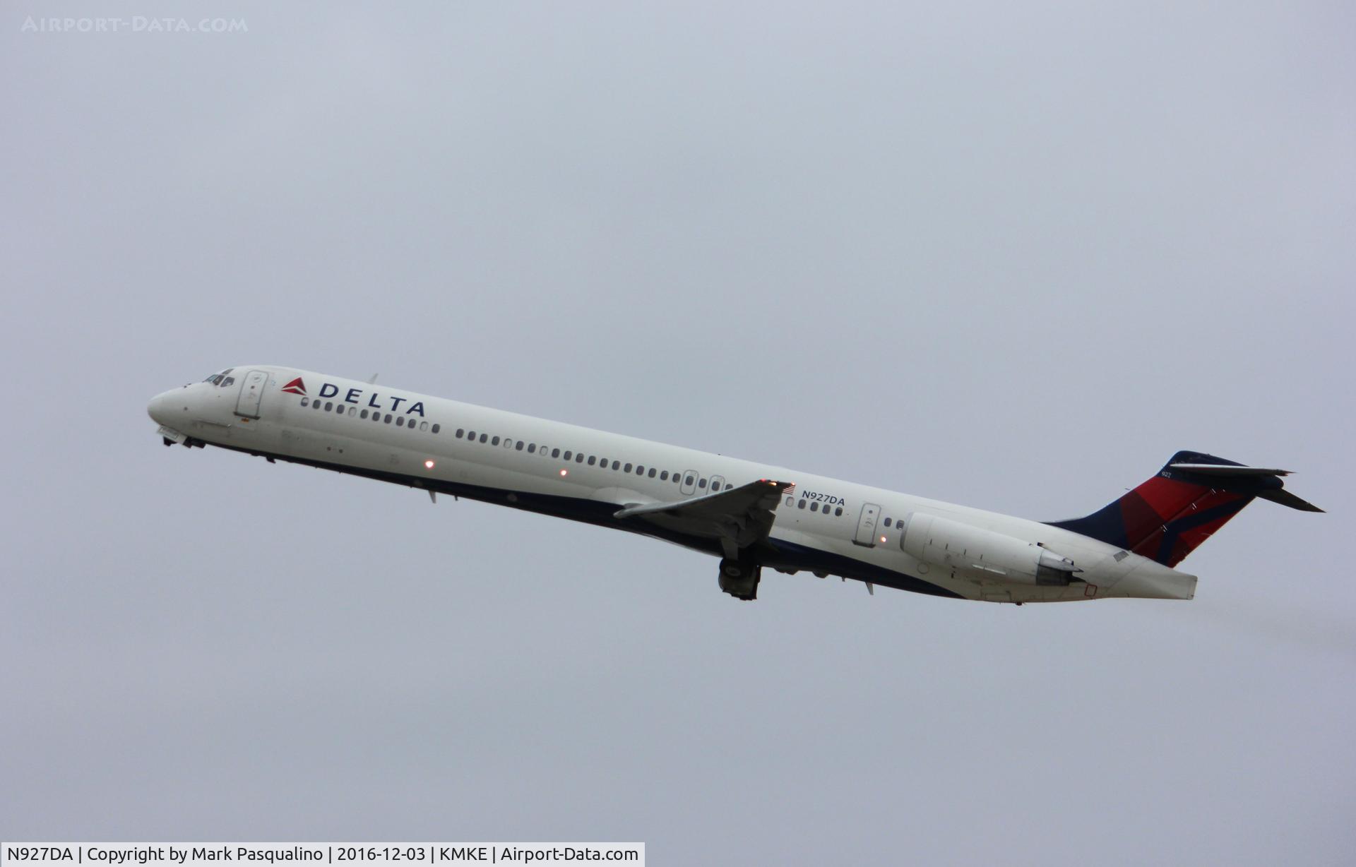 N927DA, 1988 McDonnell Douglas MD-88 C/N 49714, MD-88