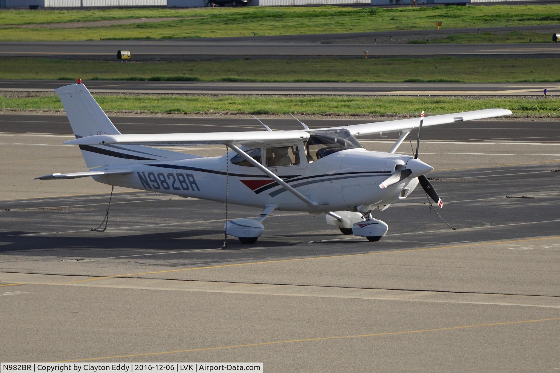 N982BR, 1998 Cessna 182S Skylane C/N 18280277, Livermore Airport 2016