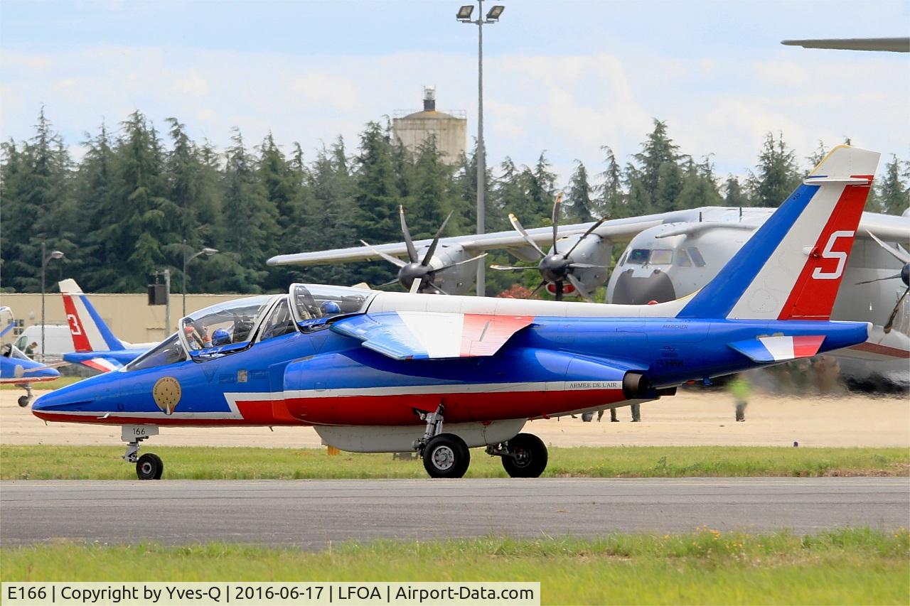 E166, Dassault-Dornier Alpha Jet E C/N E166, Dassault Dornier Alphajet (F-UHRW), Athos 05 of Patrouille de France 2016, Avord Air Base 702 (LFOA) Open day 2016