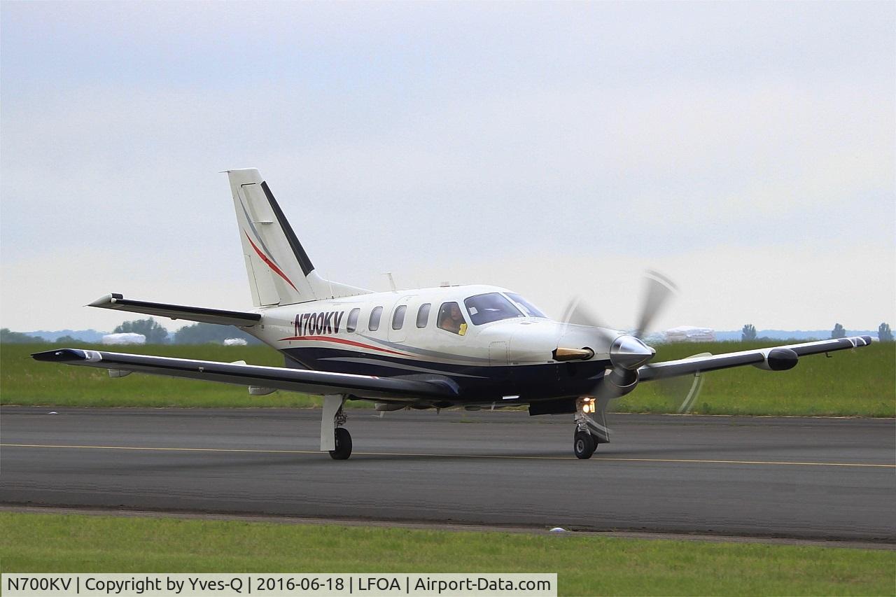 N700KV, 2004 Socata TBM-700 C/N 296, Socata TBM-700, Taxiing to parking area, Avord Air Base 702 (LFOA) Open day 2016