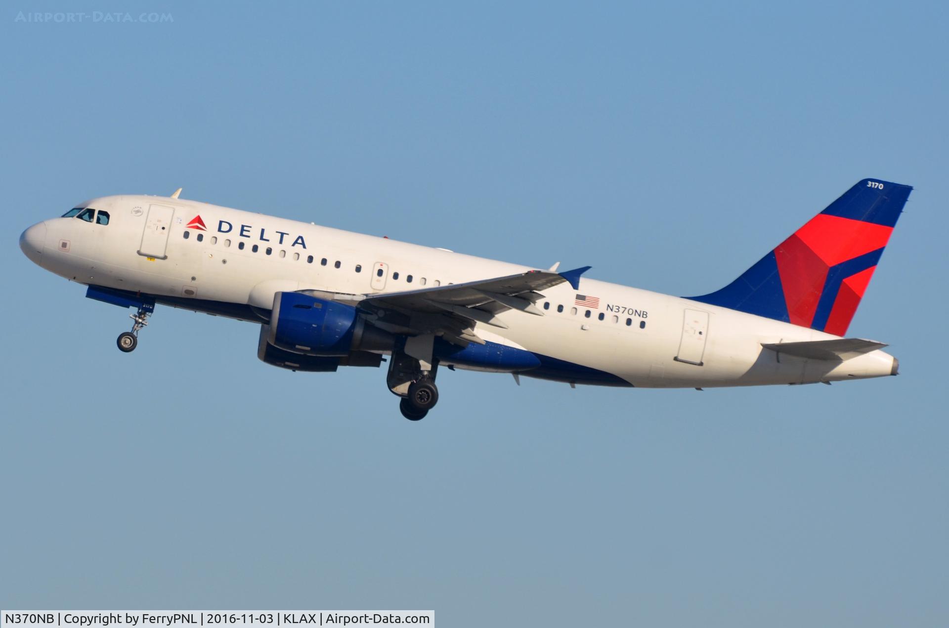 N370NB, 2003 Airbus A319-114 C/N 2087, Delta A319 starting its trip.