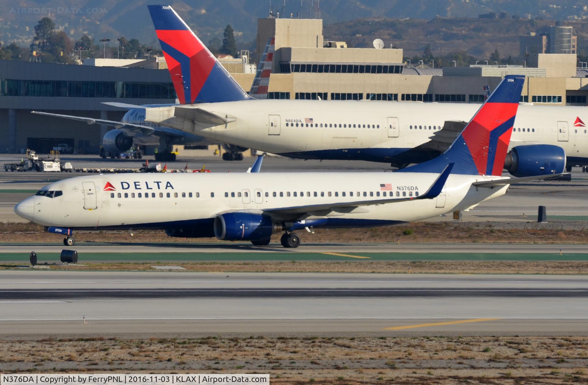 N376DA, 1999 Boeing 737-832 C/N 29624, Delta B738 arriving