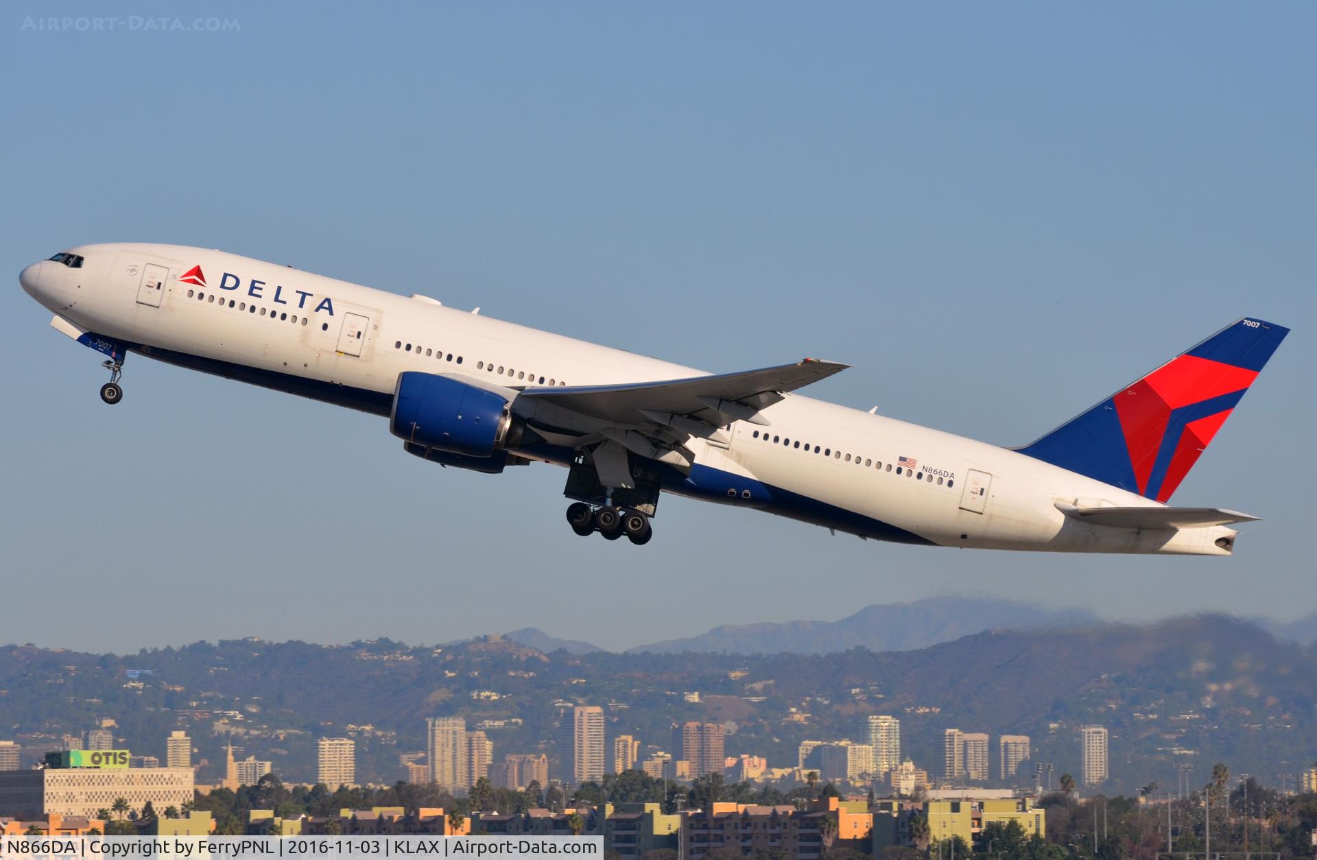 N866DA, 1999 Boeing 777-232ER C/N 29738, Delta B772 departing LAX