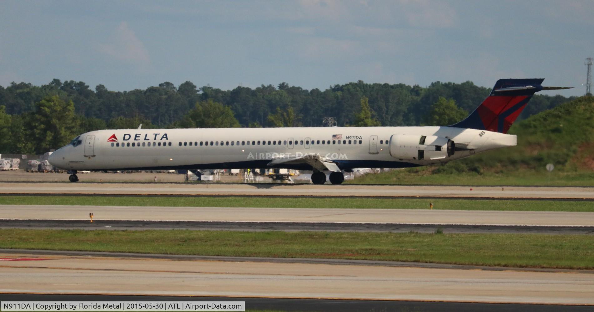 N911DA, 1995 McDonnell Douglas MD-90-30 C/N 53391, Delta