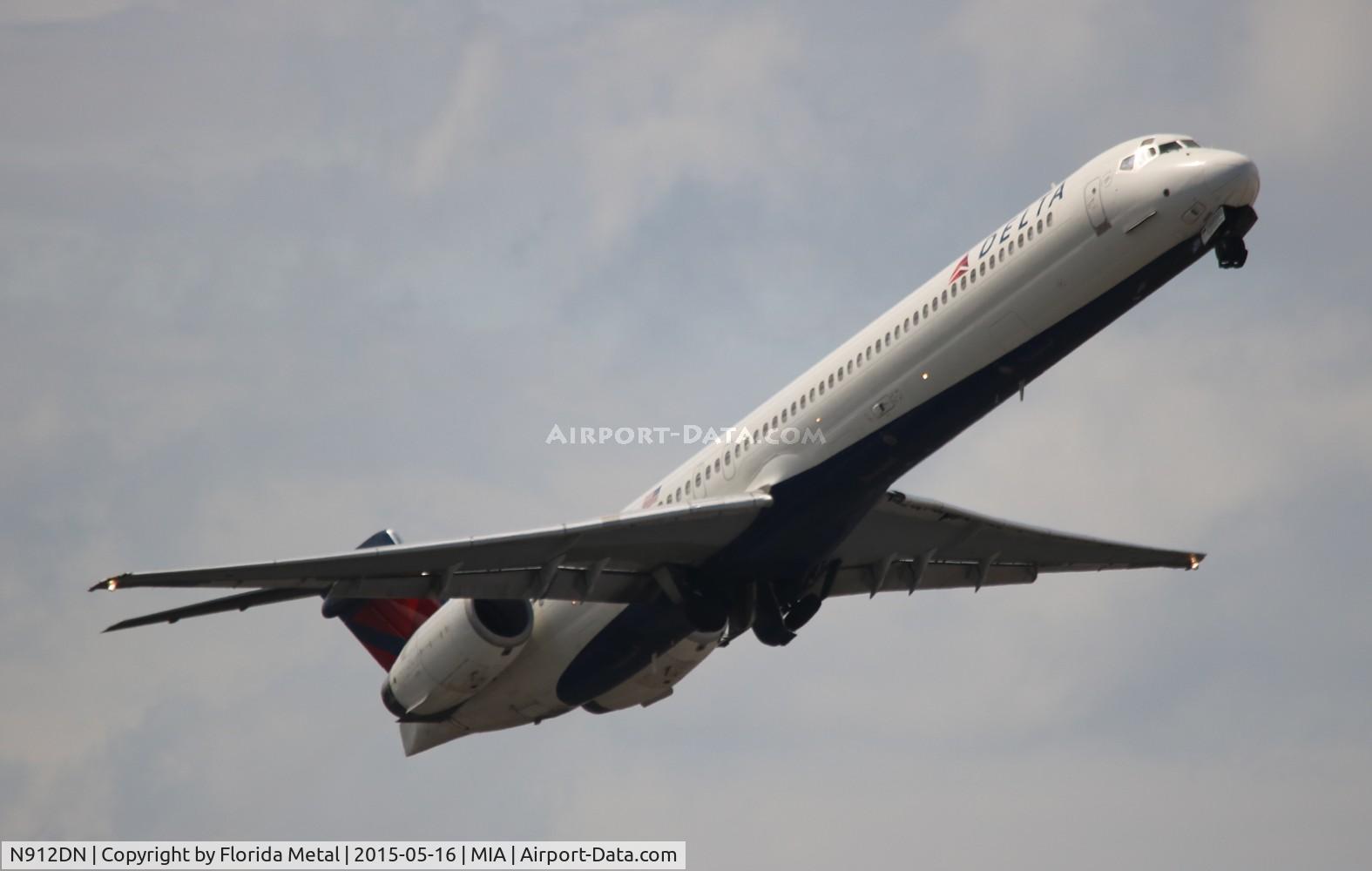 N912DN, 1996 McDonnell Douglas MD-90-30 C/N 53392, Delta