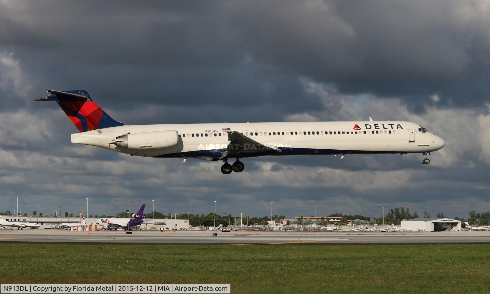 N913DL, 1988 McDonnell Douglas MD-88 C/N 49544, Delta