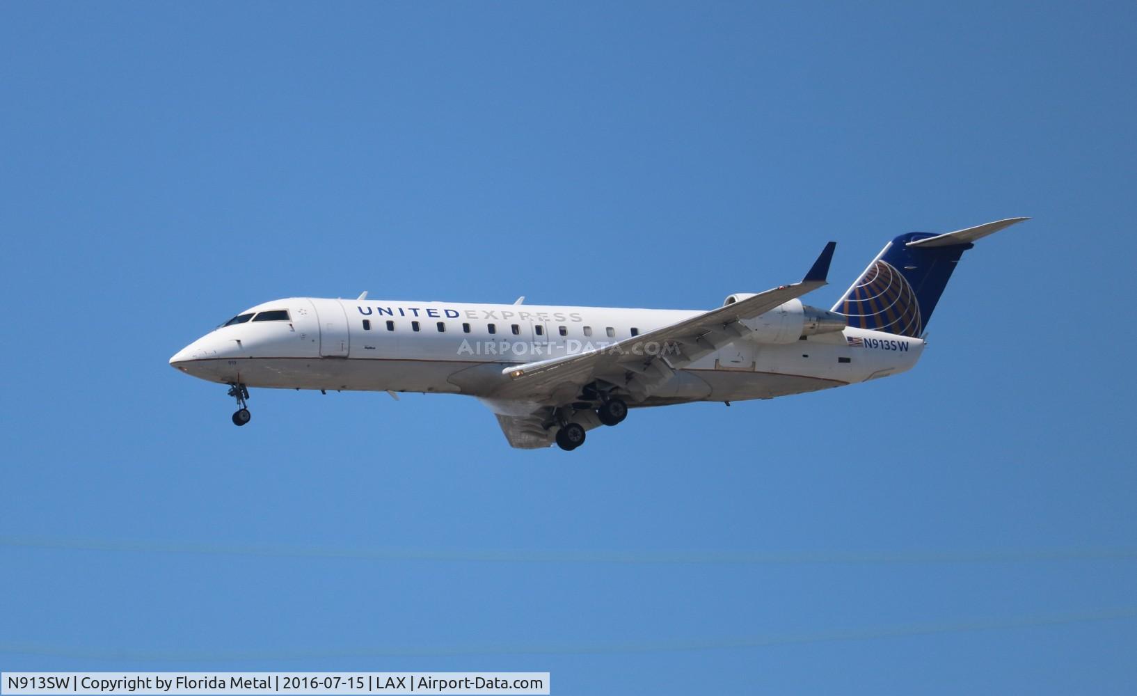 N913SW, 2001 Bombardier CRJ-200ER (CL-600-2B19) C/N 7597, United Express