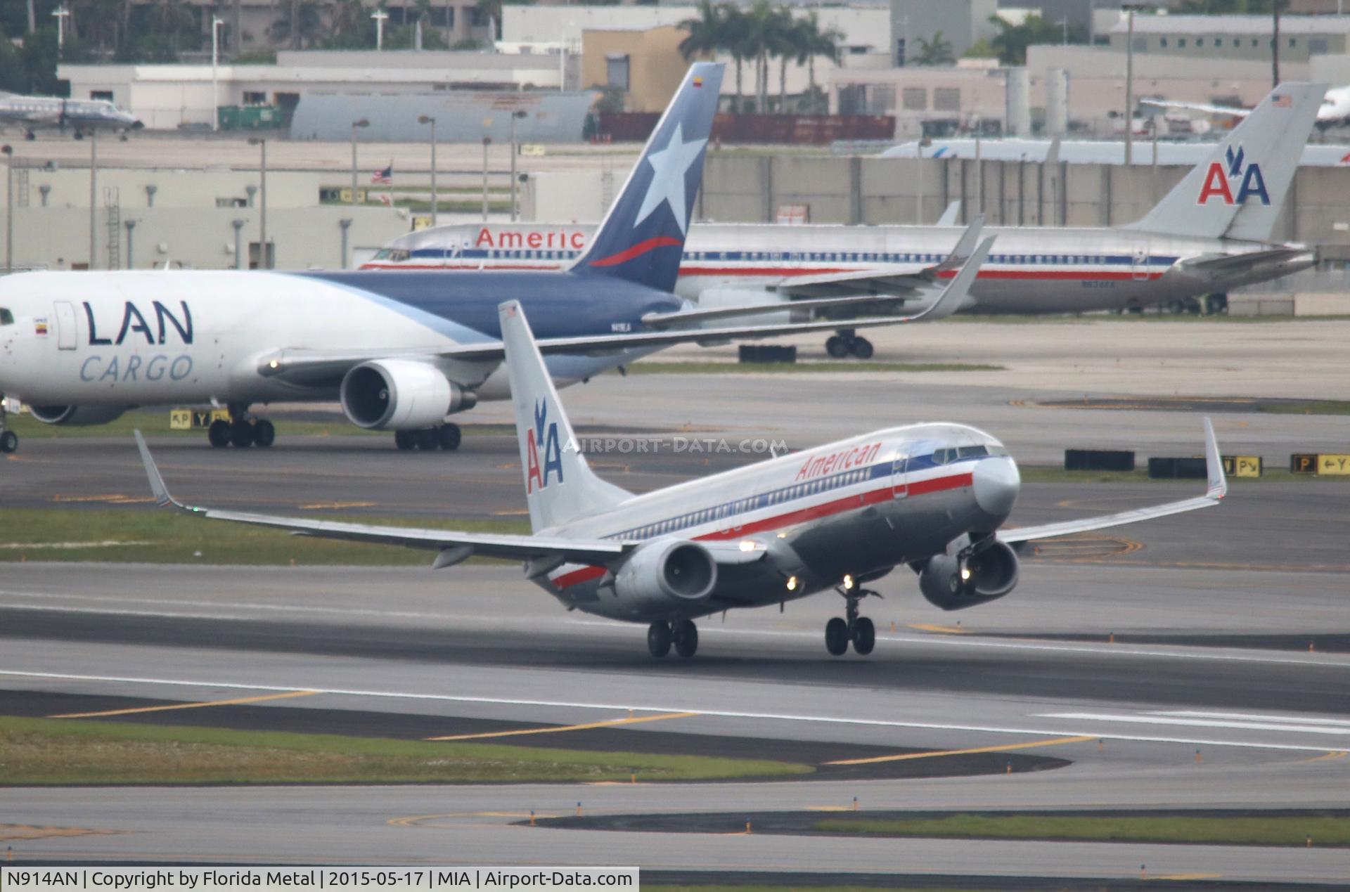 N914AN, 1999 Boeing 737-823 C/N 29515, American