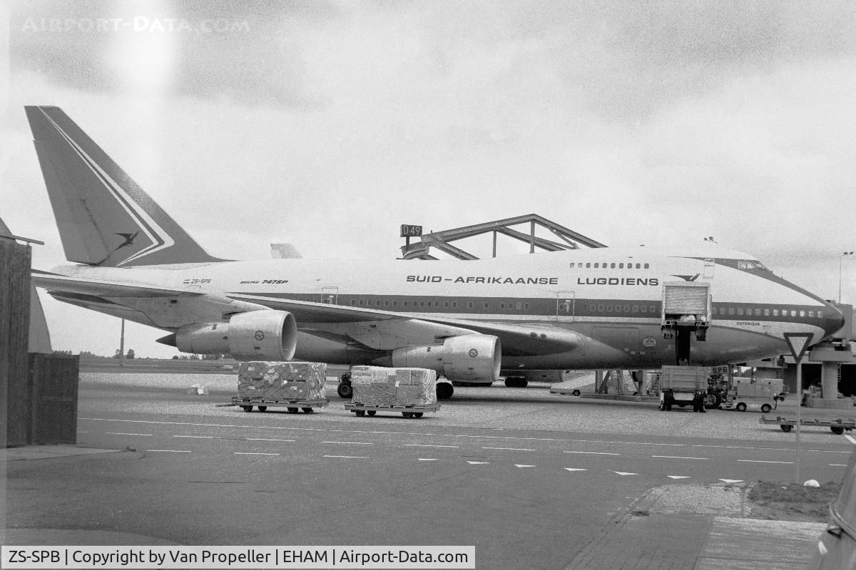 ZS-SPB, 1976 Boeing 747SP-44 C/N 21133, Boeing 747SP-44 of South African Airways, still in the apartheid days with the Suid-Afrikaanse Lugdiens titel on the starboard side, at Schiphol airport, the Netherlands, 1980