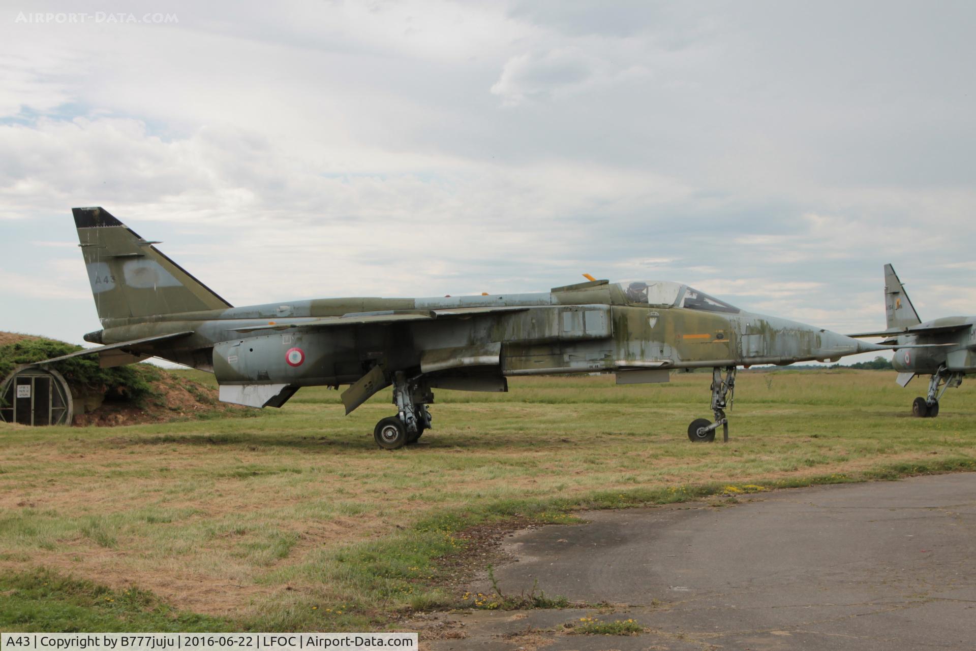 A43, Sepecat Jaguar A C/N A43, at Chateaudun