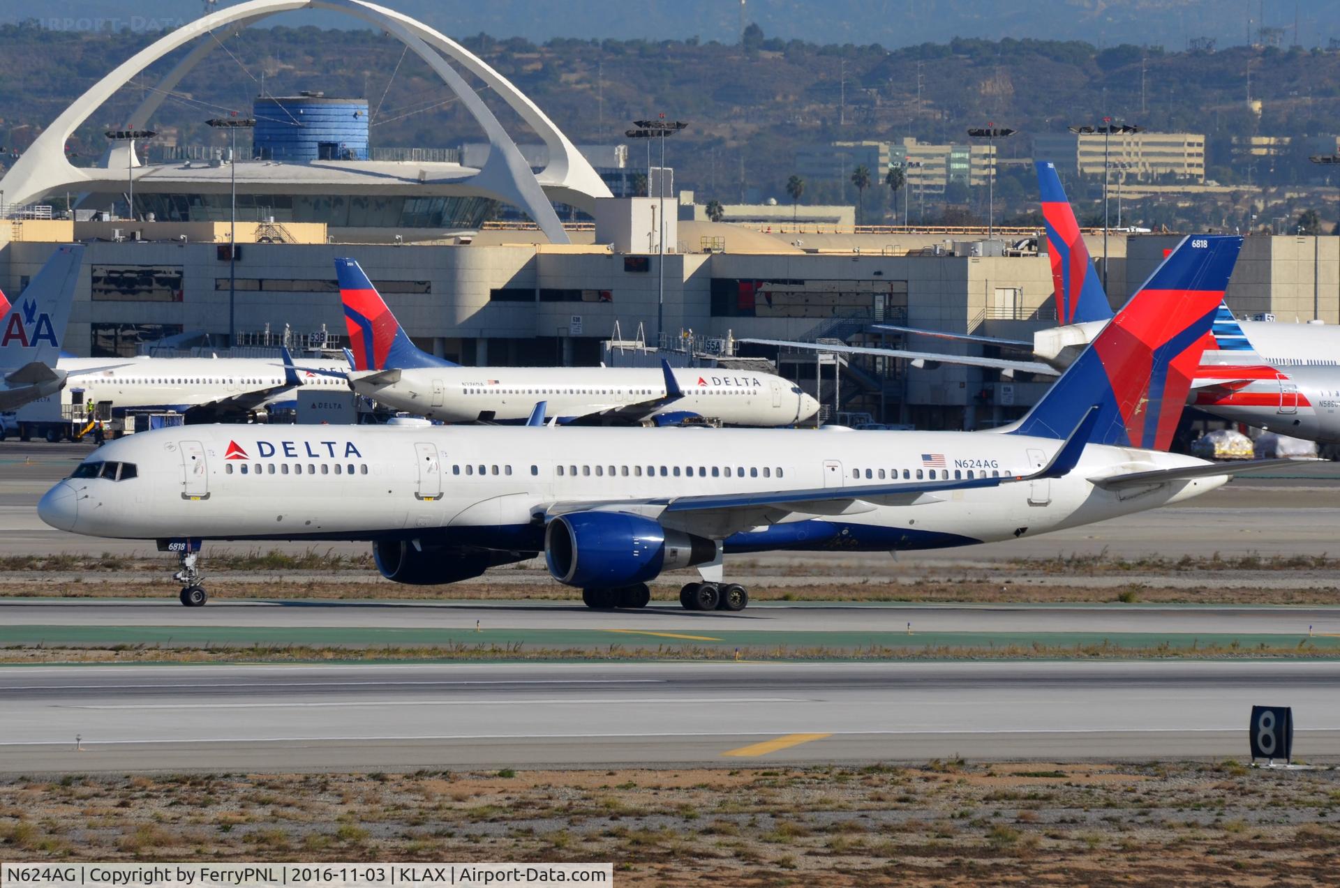 N624AG, 1993 Boeing 757-2Q8 C/N 25624, Delta B752 vacating the runway.