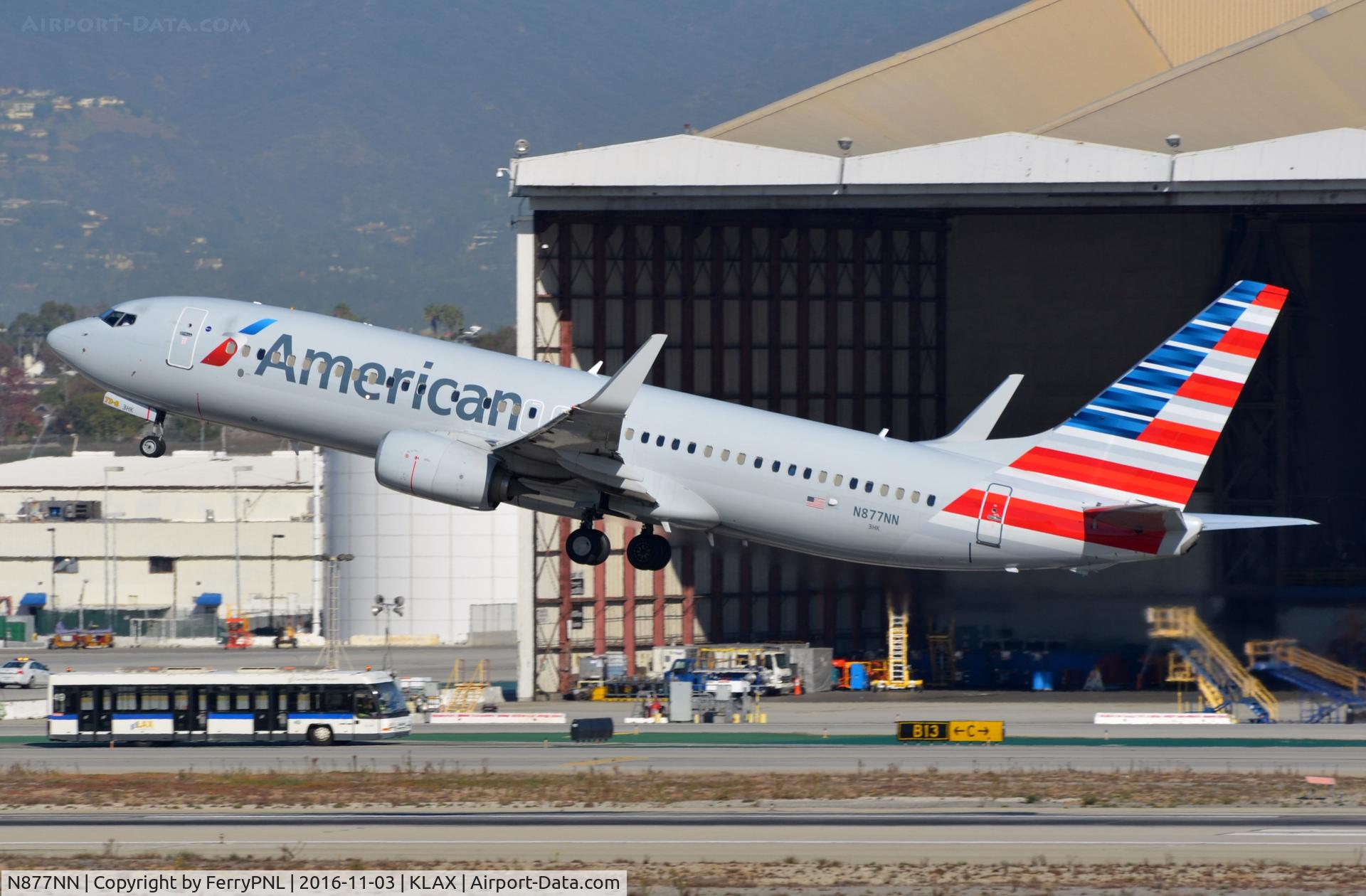 N877NN, 2011 Boeing 737-823 C/N 31131, American B738