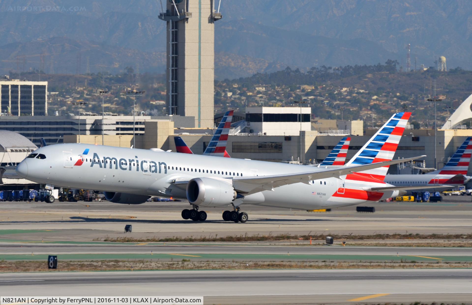 N821AN, 2016 Boeing 787-9 Dreamliner Dreamliner C/N 40640, American B789 rotating.