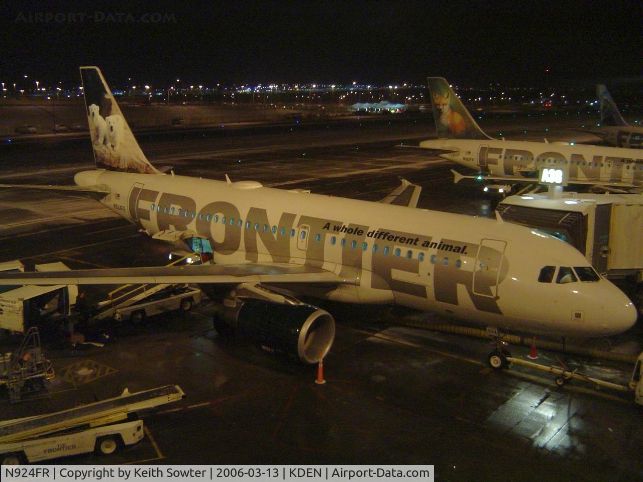 N924FR, 2003 Airbus A319-111 C/N 2030, Parked on stand at Denver