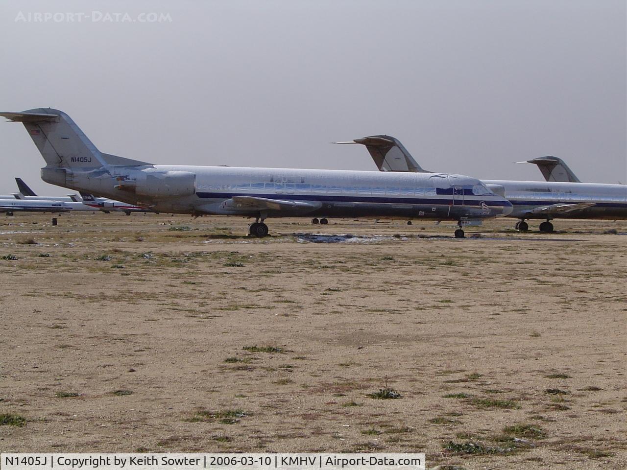 N1405J, 1991 Fokker 100 (F-28-0100) C/N 11356, Parked at Mojave