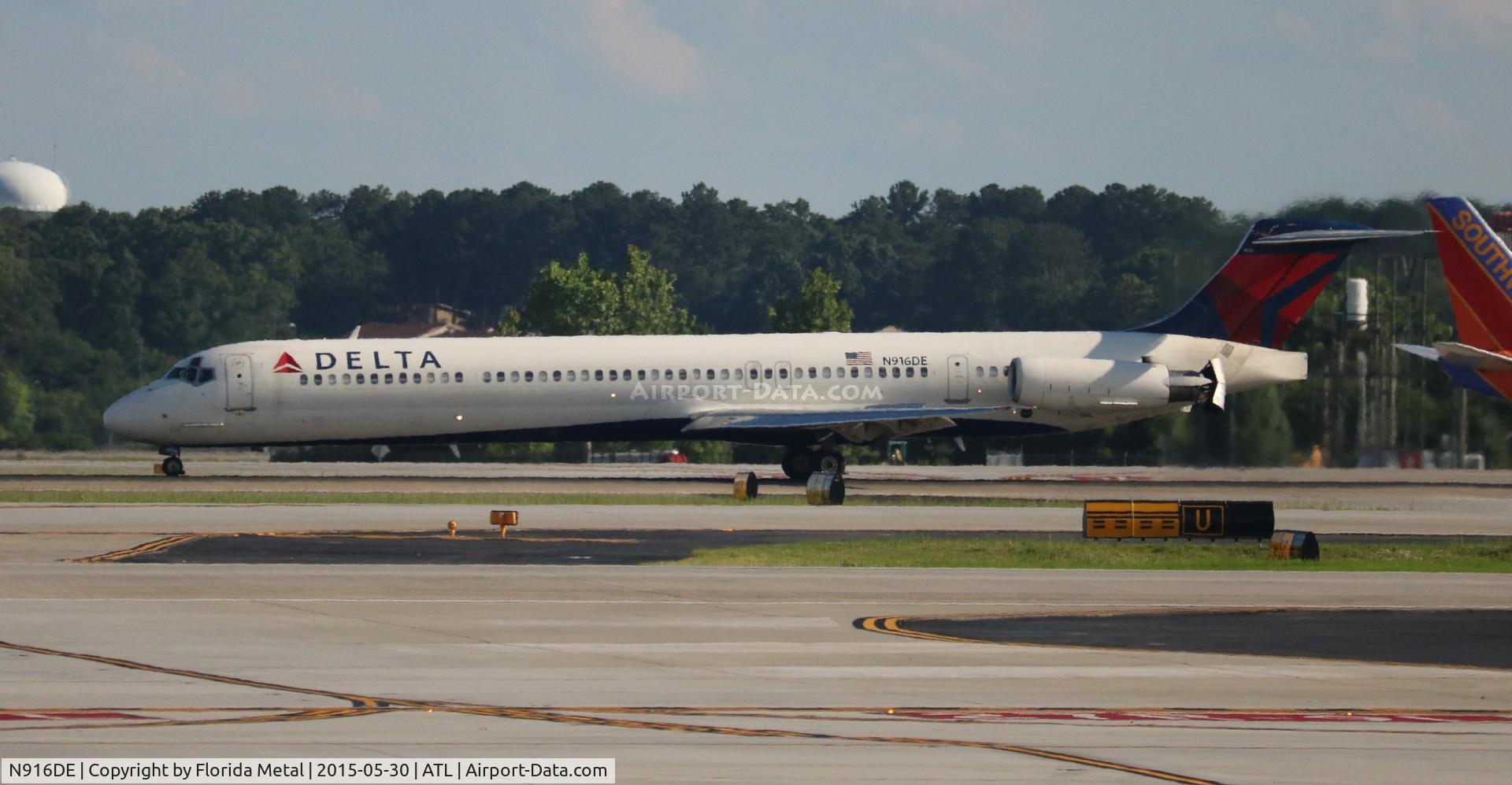 N916DE, 1993 McDonnell Douglas MD-88 C/N 53421, Delta