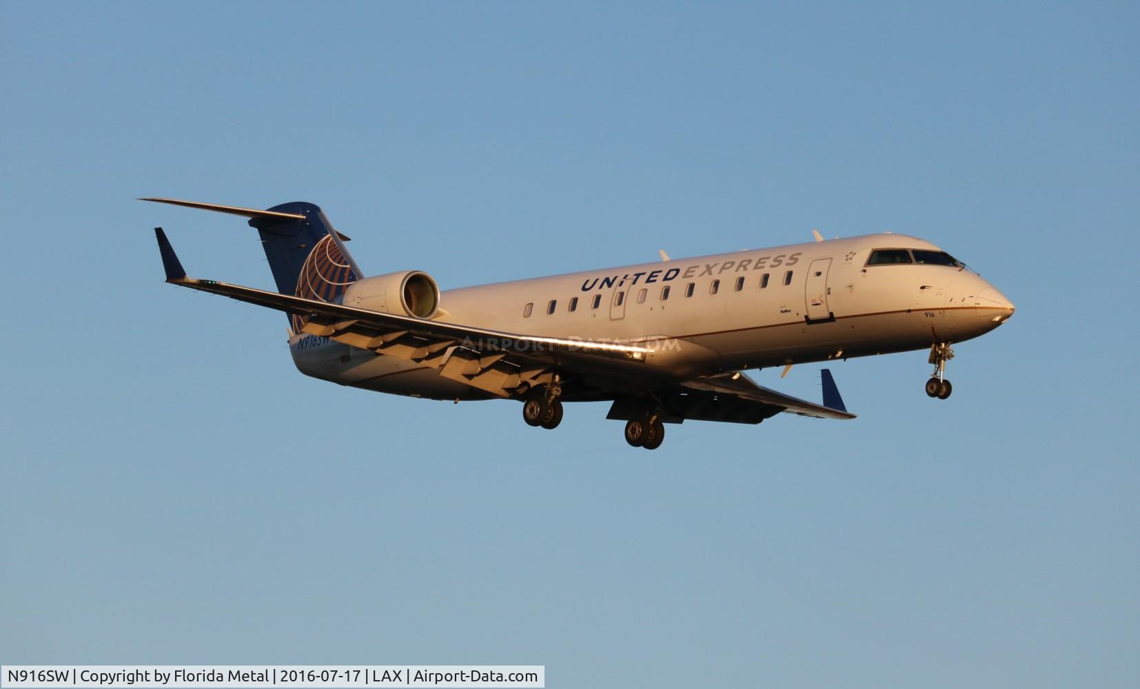 N916SW, 2002 Canadair CL-600-2B19 Regional Jet CRJ-200LR C/N 7634, Skywest