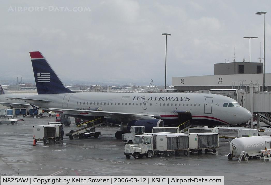 N825AW, 2001 Airbus A319-132 C/N 1527, On stand