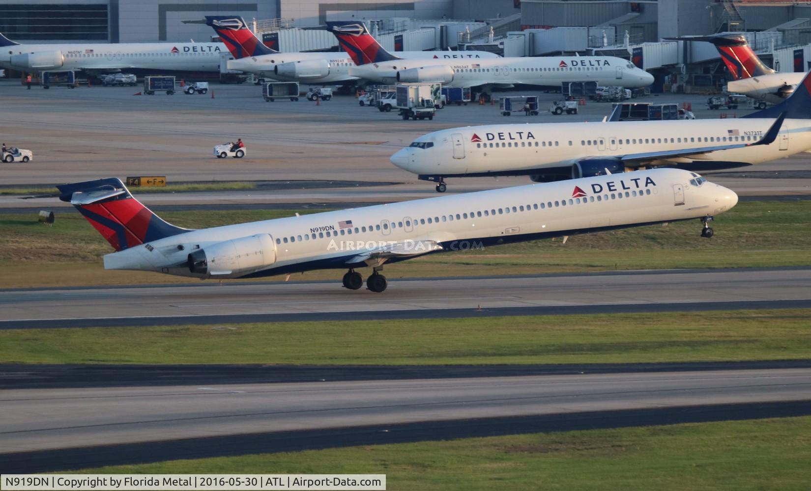 N919DN, 1997 McDonnell Douglas MD-90-30 C/N 53576, Delta