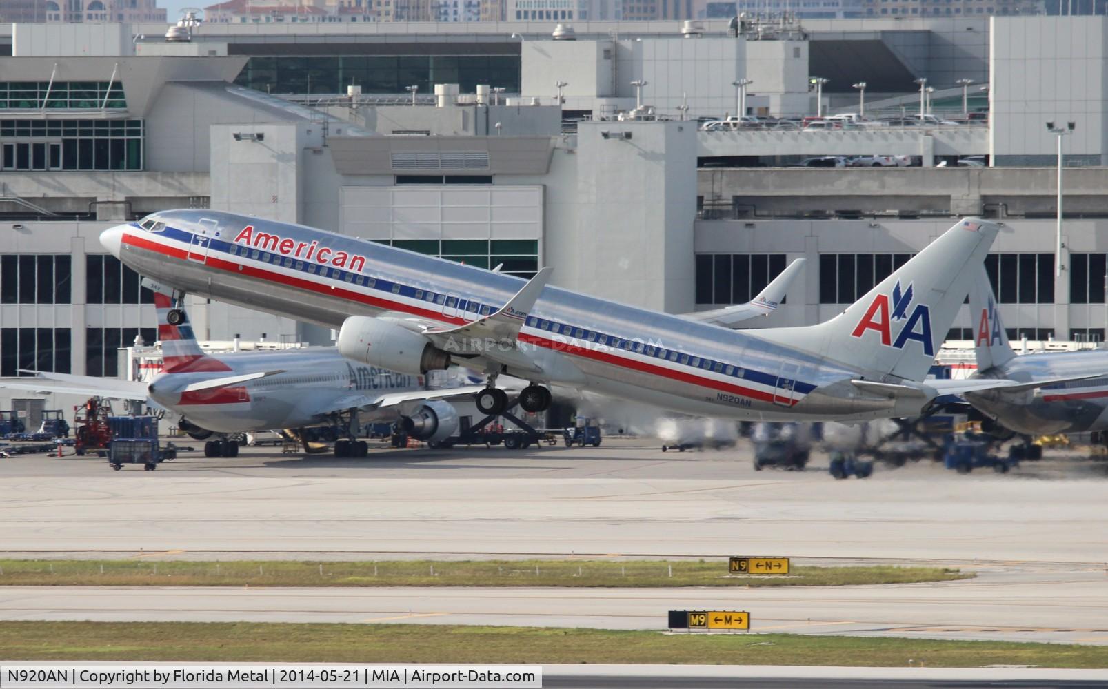 N920AN, 1999 Boeing 737-823 C/N 29521, American