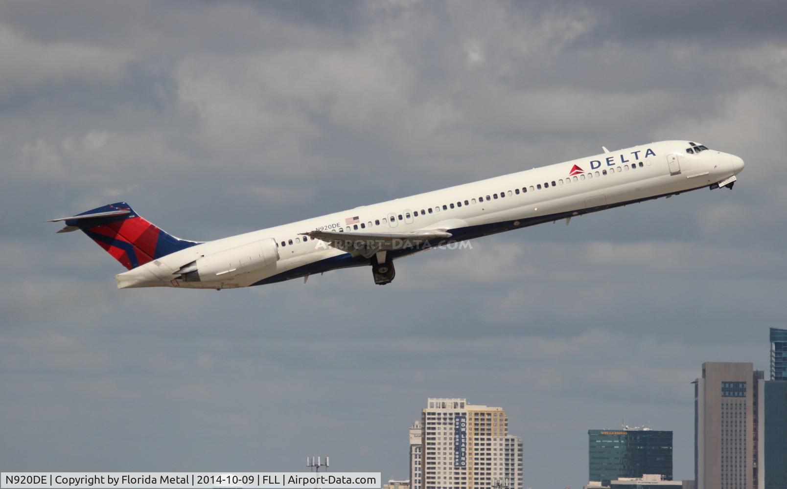 N920DE, 1993 McDonnell Douglas MD-88 C/N 53423, Delta
