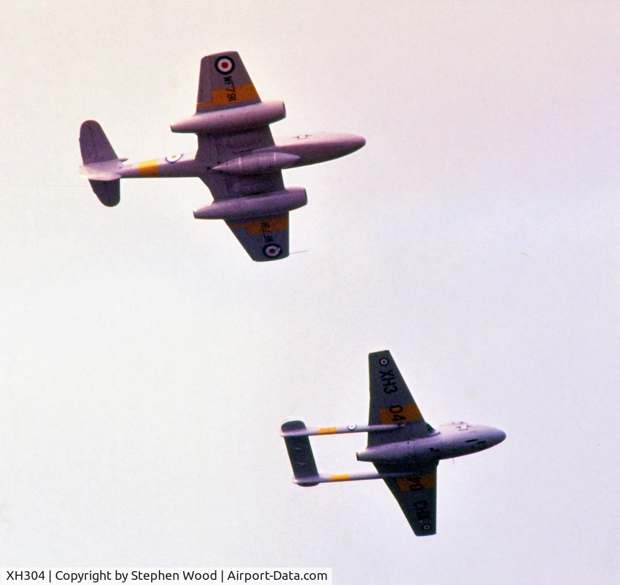 XH304, 1955 De Havilland DH-115 Vampire T.11 C/N 15658, XH304 displaying with Mk7 Meteor WF791 (believed RAF Wyton, UK, 1983). WF791 crashed during a solo display at Coventry on May 30, 1988. The pilot was killed.