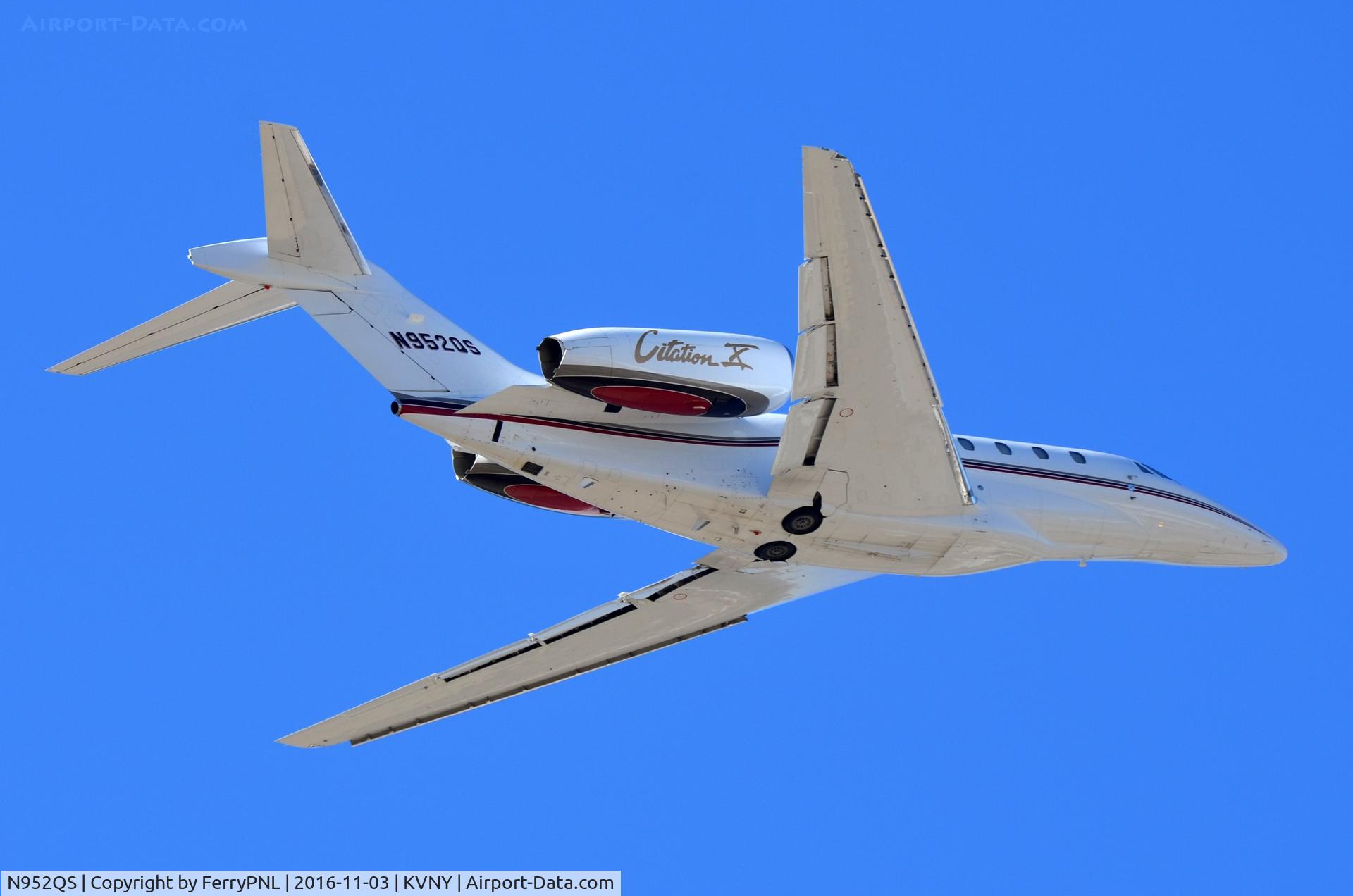 N952QS, 2002 Cessna 750 Citation X Citation X C/N 750-0200, Netjets Ce750 departing