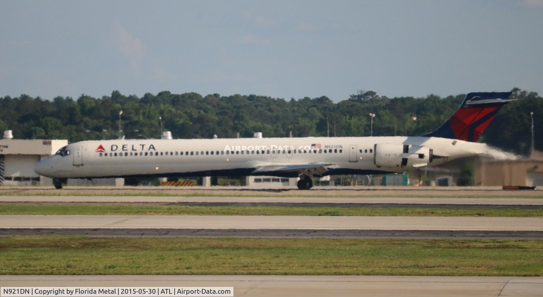 N921DN, 1997 McDonnell Douglas MD-90-30 C/N 53583, Delta