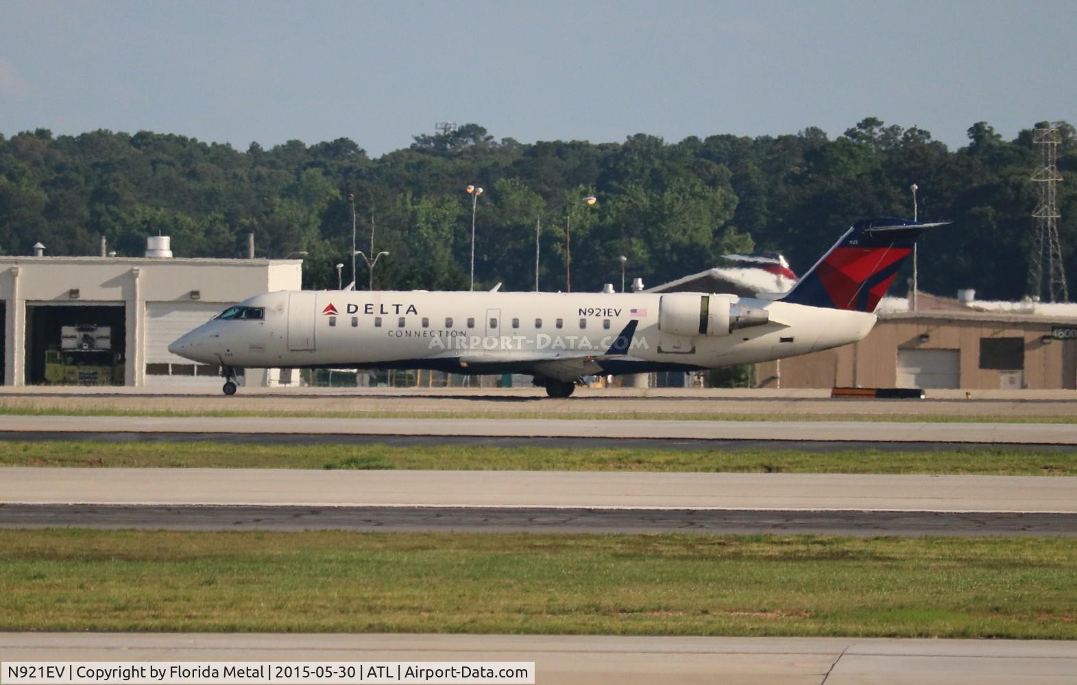 N921EV, 2003 Bombardier CRJ-200ER (CL-600-2B19) C/N 7819, Delta Connection