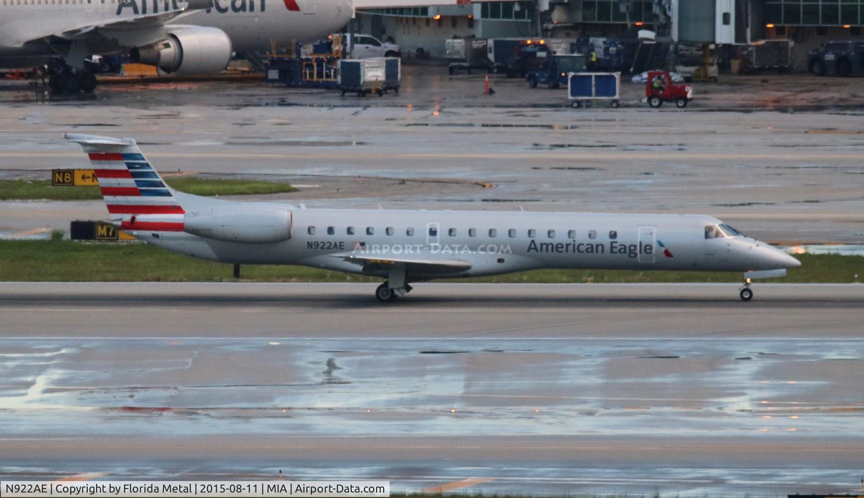 N922AE, 2005 Embraer ERJ-145LR (EMB-145LR) C/N 14500906, American Eagle