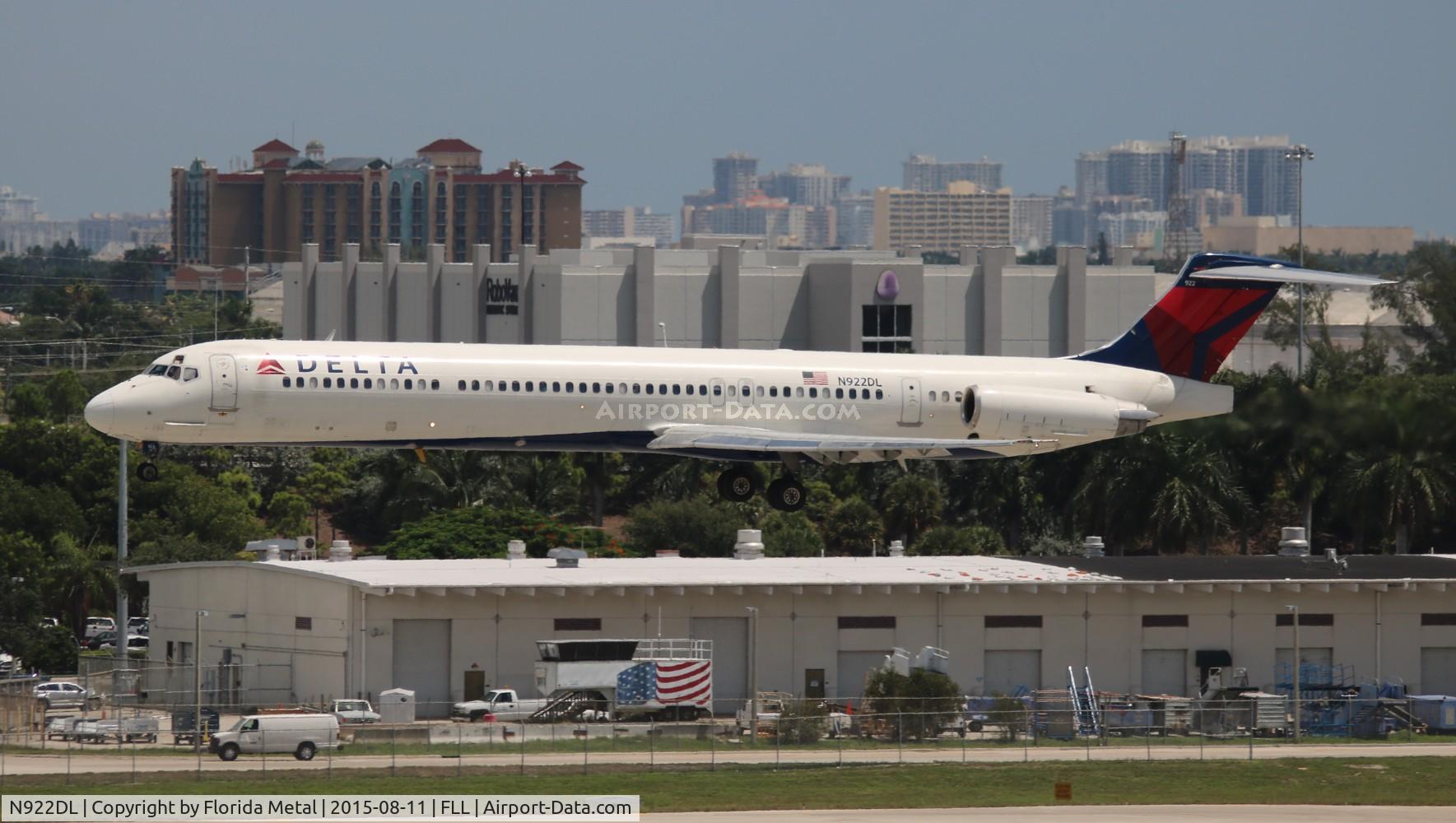 N922DL, 1988 McDonnell Douglas MD-88 C/N 49646, Delta