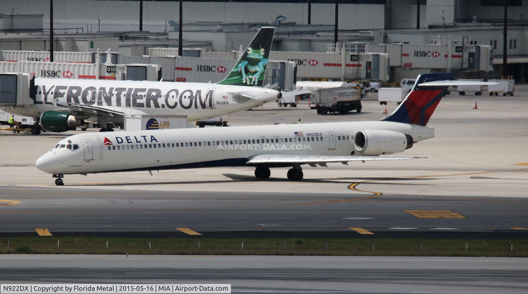 N922DX, 1997 McDonnell Douglas MD-90-30 C/N 53584, Delta