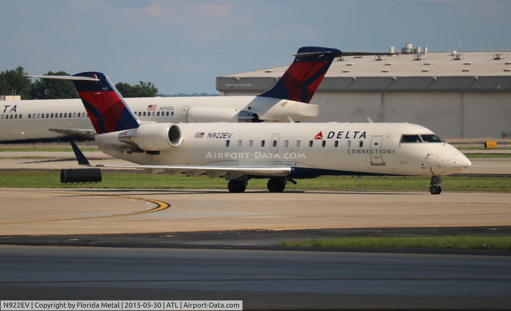 N922EV, 2003 Bombardier CRJ-200ER (CL-600-2B19) C/N 7822, Delta Connection