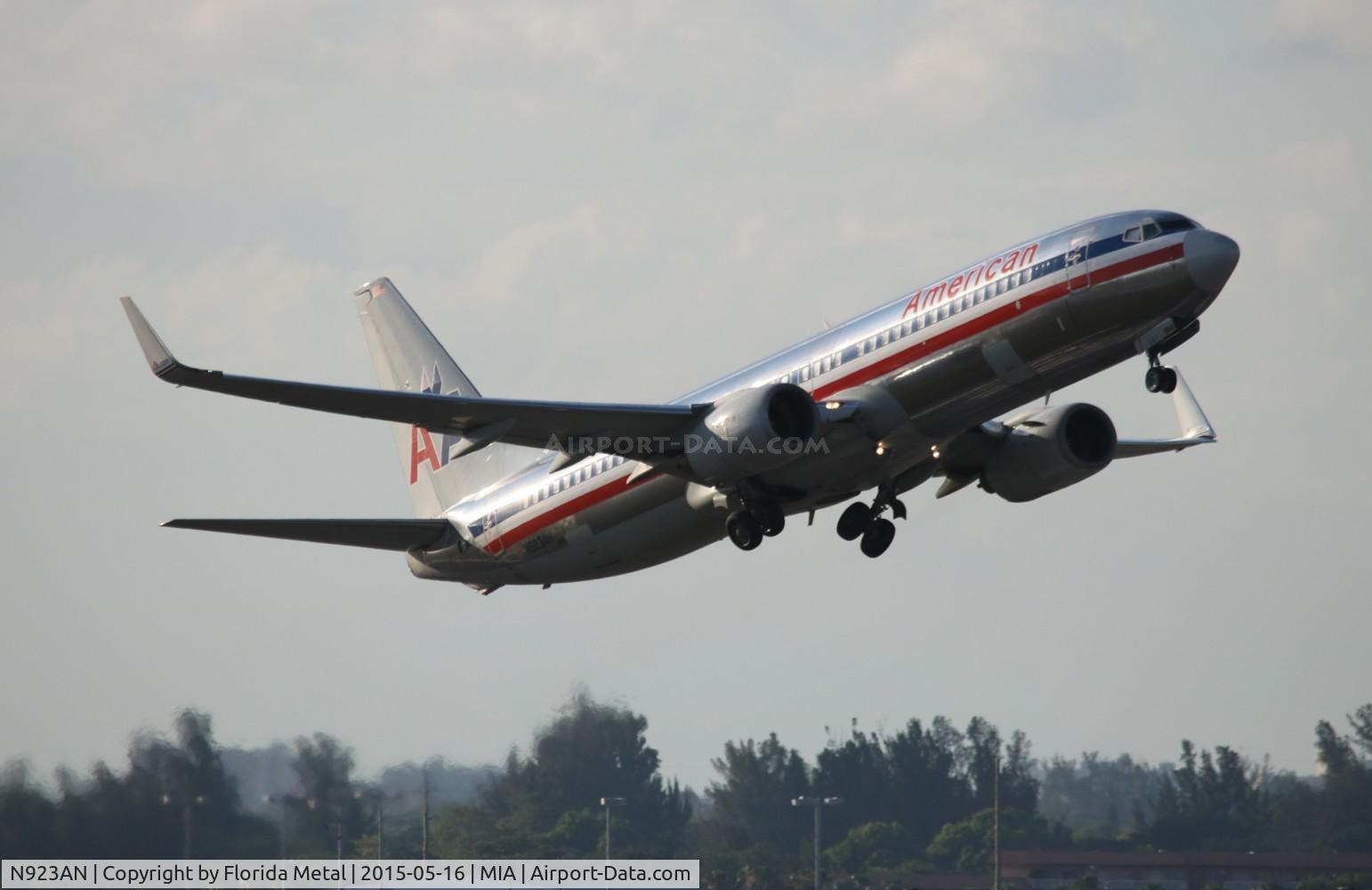 N923AN, 1999 Boeing 737-823 C/N 29524, American