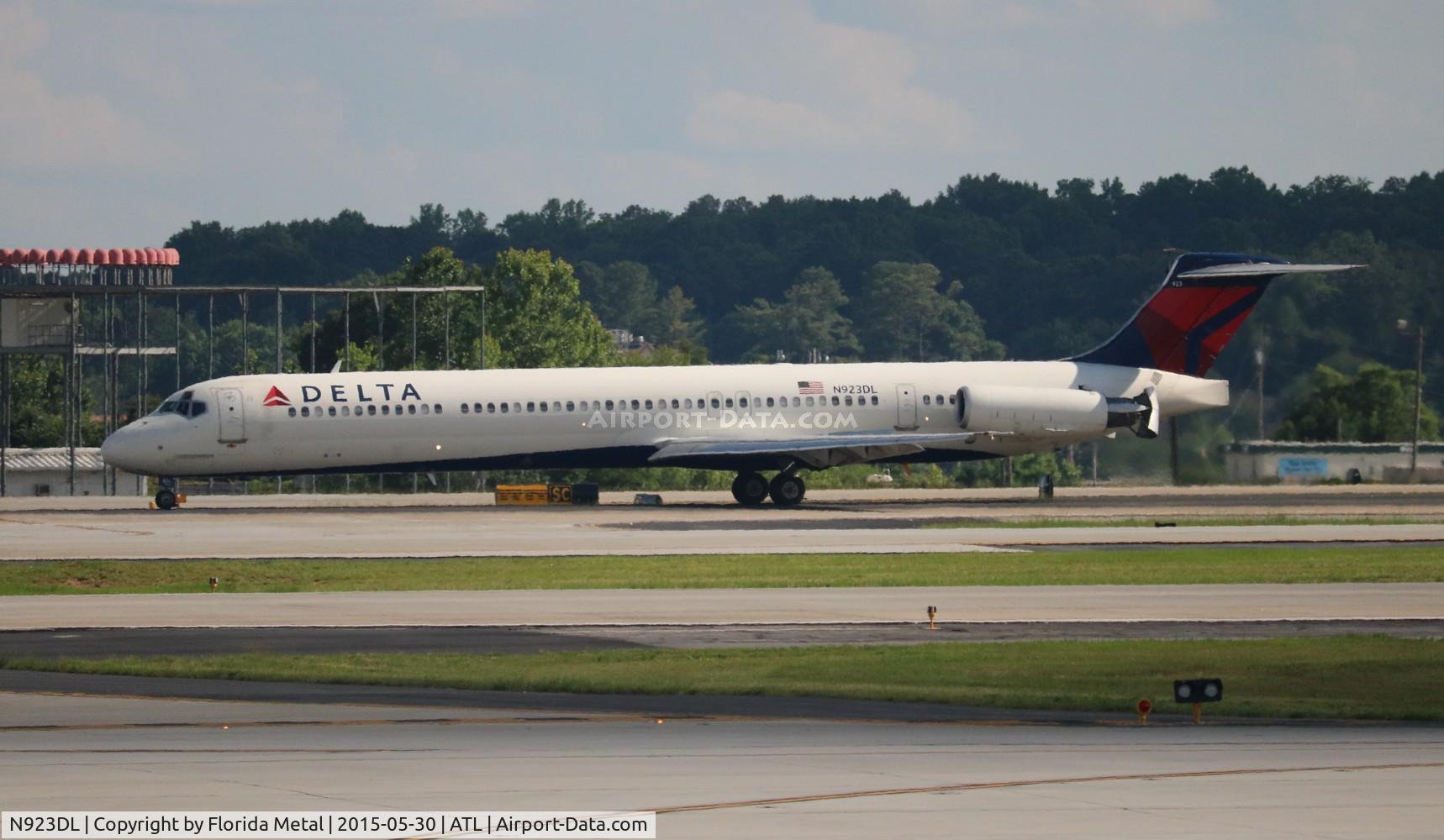 N923DL, 1988 McDonnell Douglas MD-88 C/N 49705, Delta