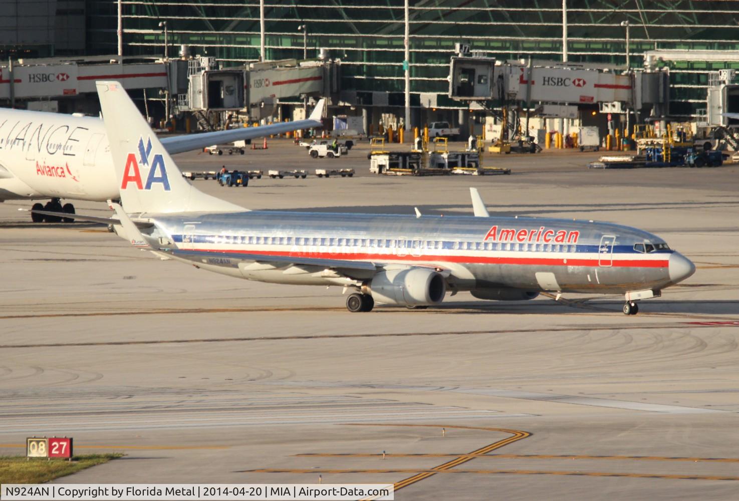 N924AN, 1999 Boeing 737-823 C/N 29525, American