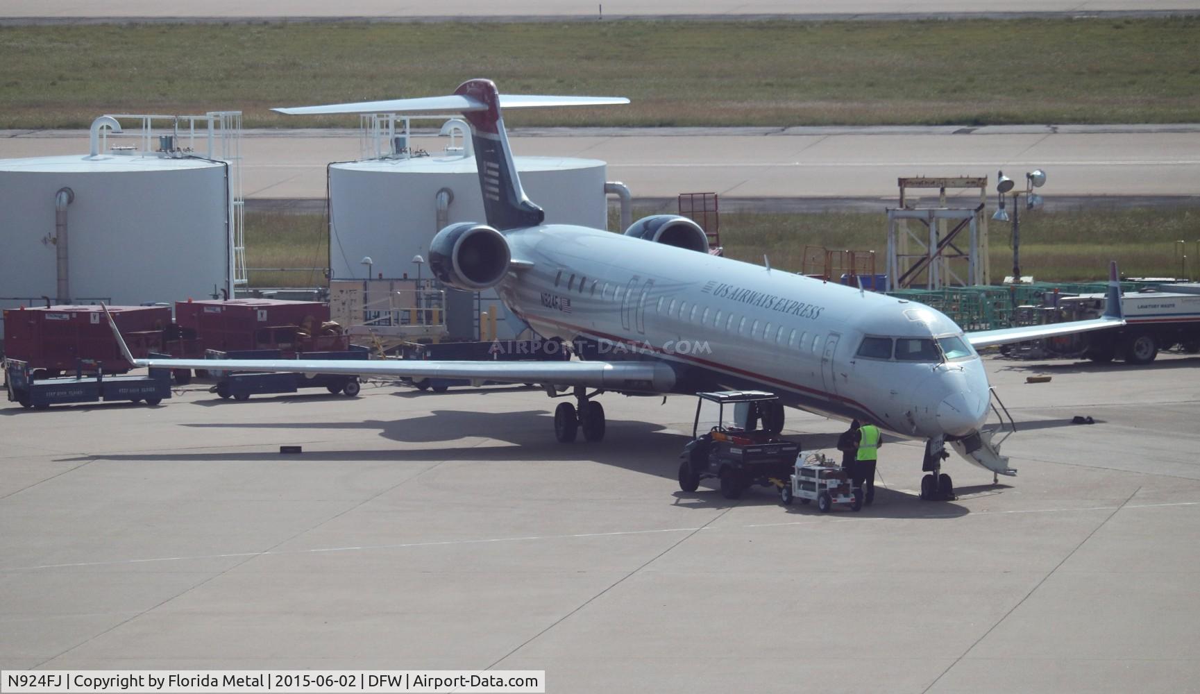 N924FJ, 2004 Bombardier CRJ-900ER (CL-600-2D24) C/N 15024, American Eagle