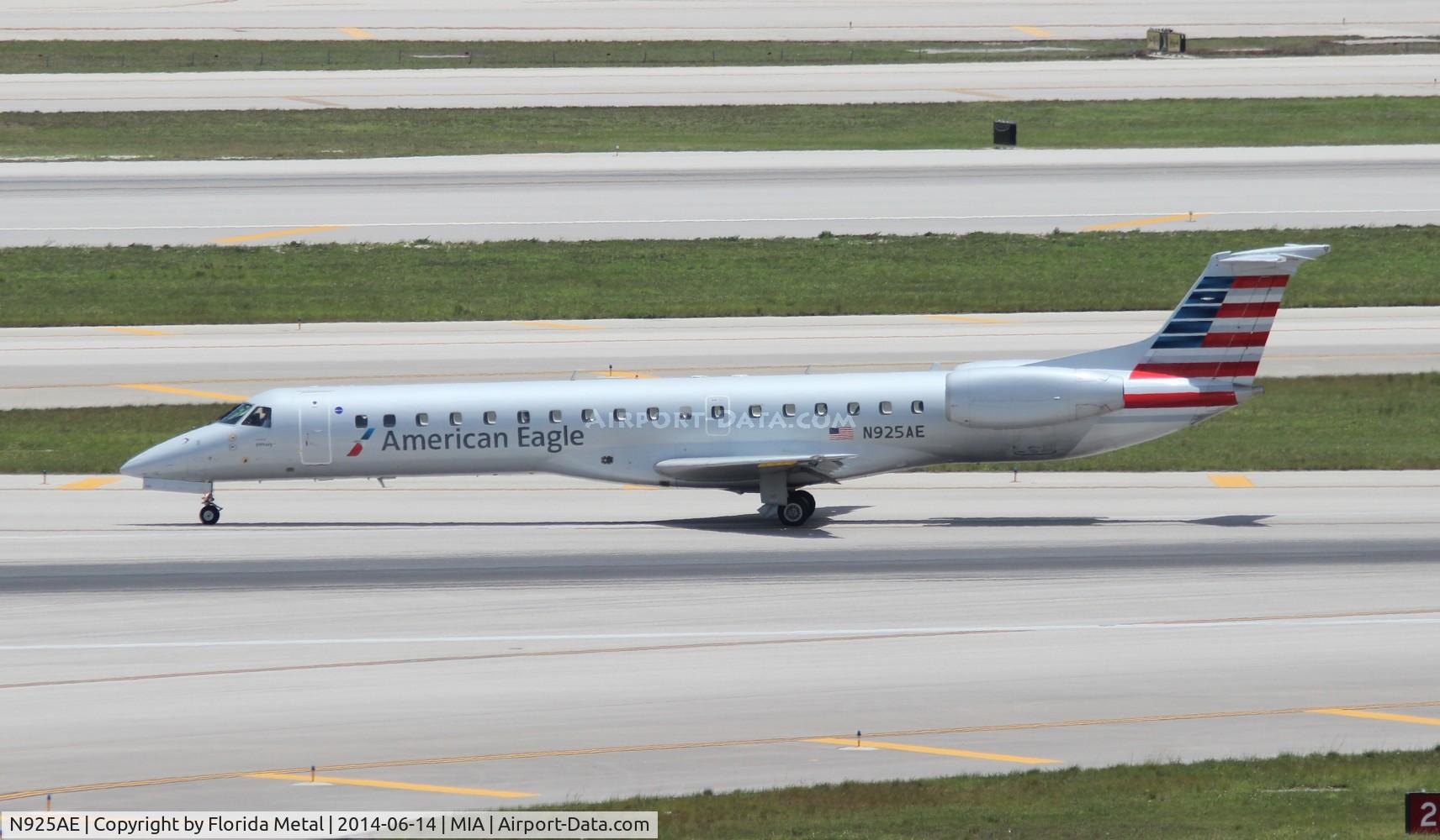 N925AE, 2005 Embraer ERJ-145LR (EMB-145LR) C/N 14500908, American Eagle