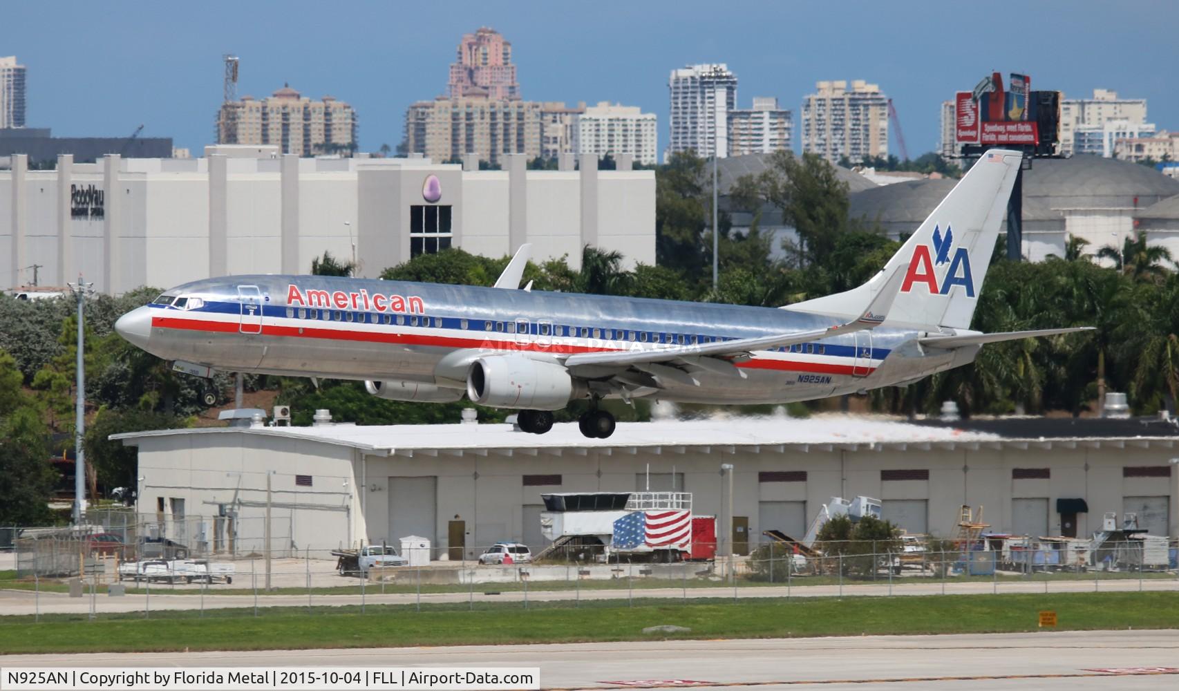 N925AN, 1999 Boeing 737-823 C/N 29526, American