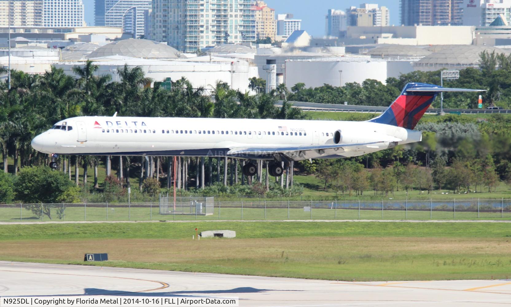 N925DL, 1988 McDonnell Douglas MD-88 C/N 49712, Delta