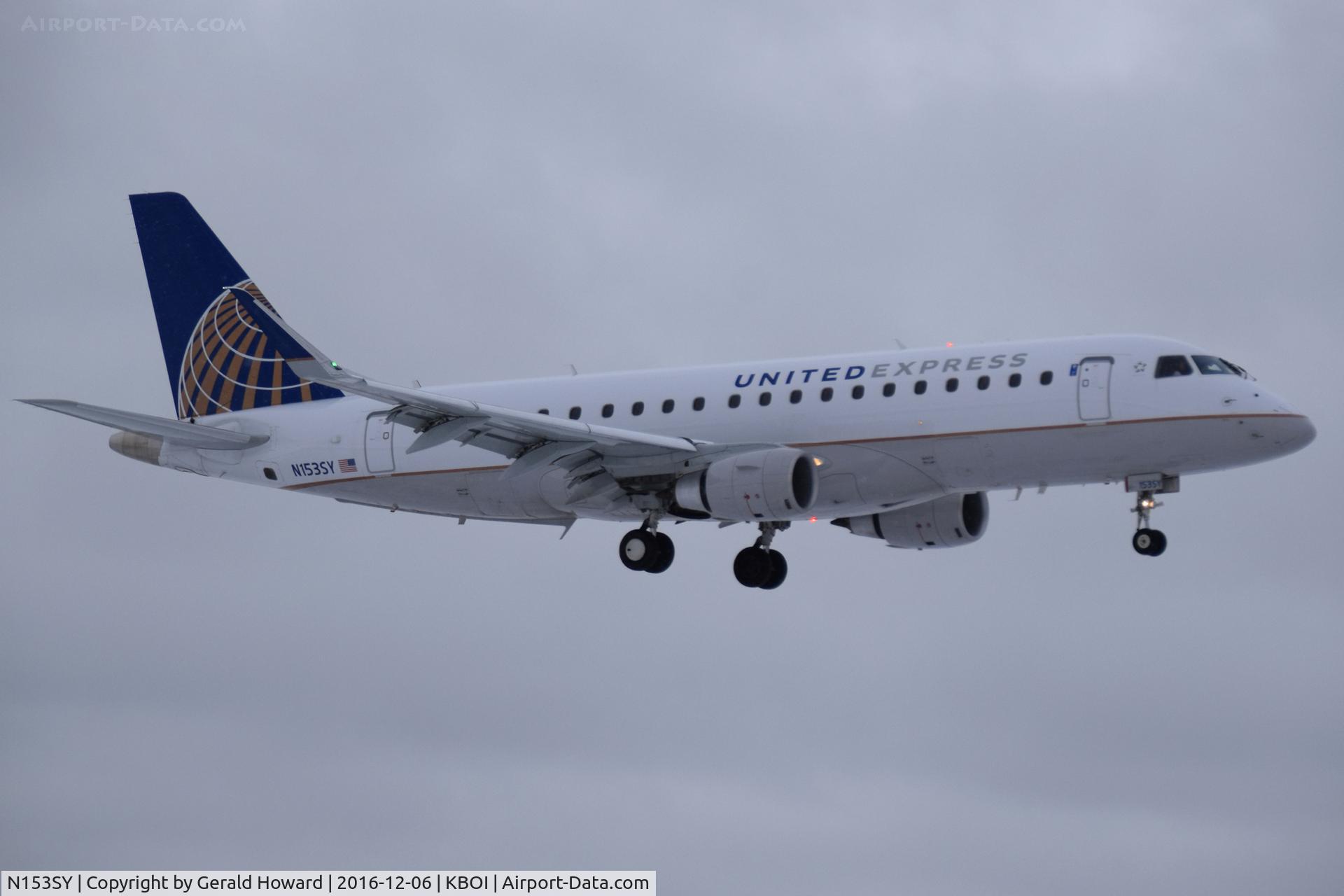 N153SY, 2016 Embraer 175LR (ERJ-170-200LR) C/N 17000553, Landing RWY 10L.