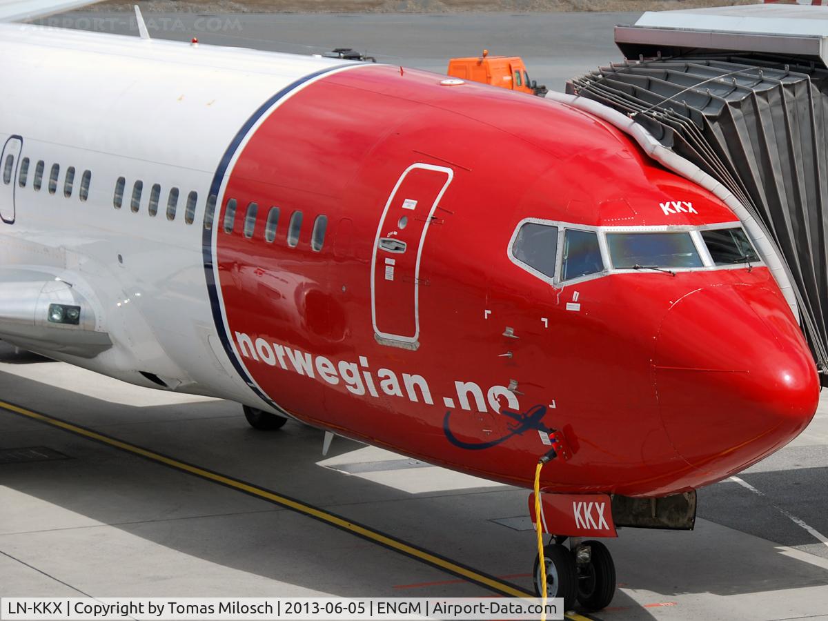 LN-KKX, 1998 Boeing 737-33S C/N 29072, 