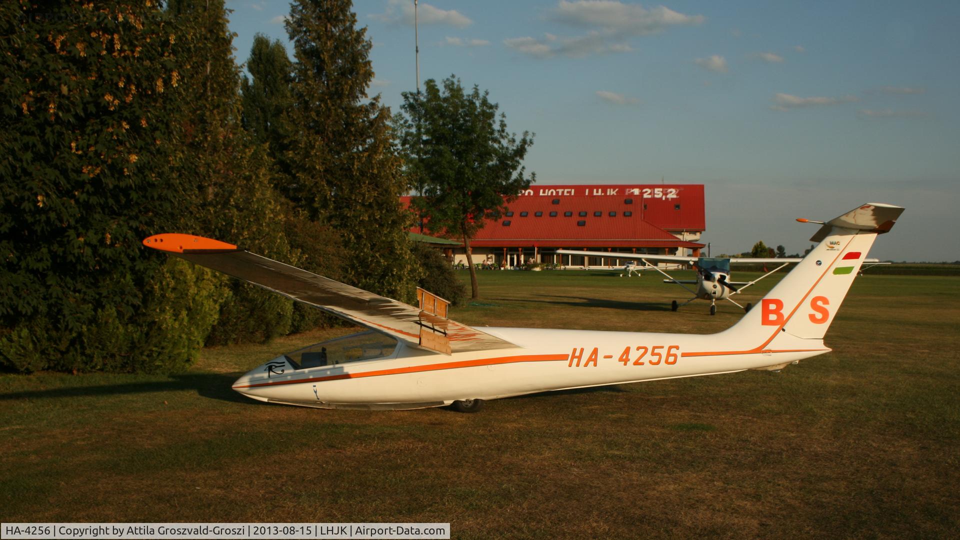 HA-4256, 1975 PZL-Bielsko SZD-32A Foka 5 C/N W-548, Jakabszállás Airport, Hungary