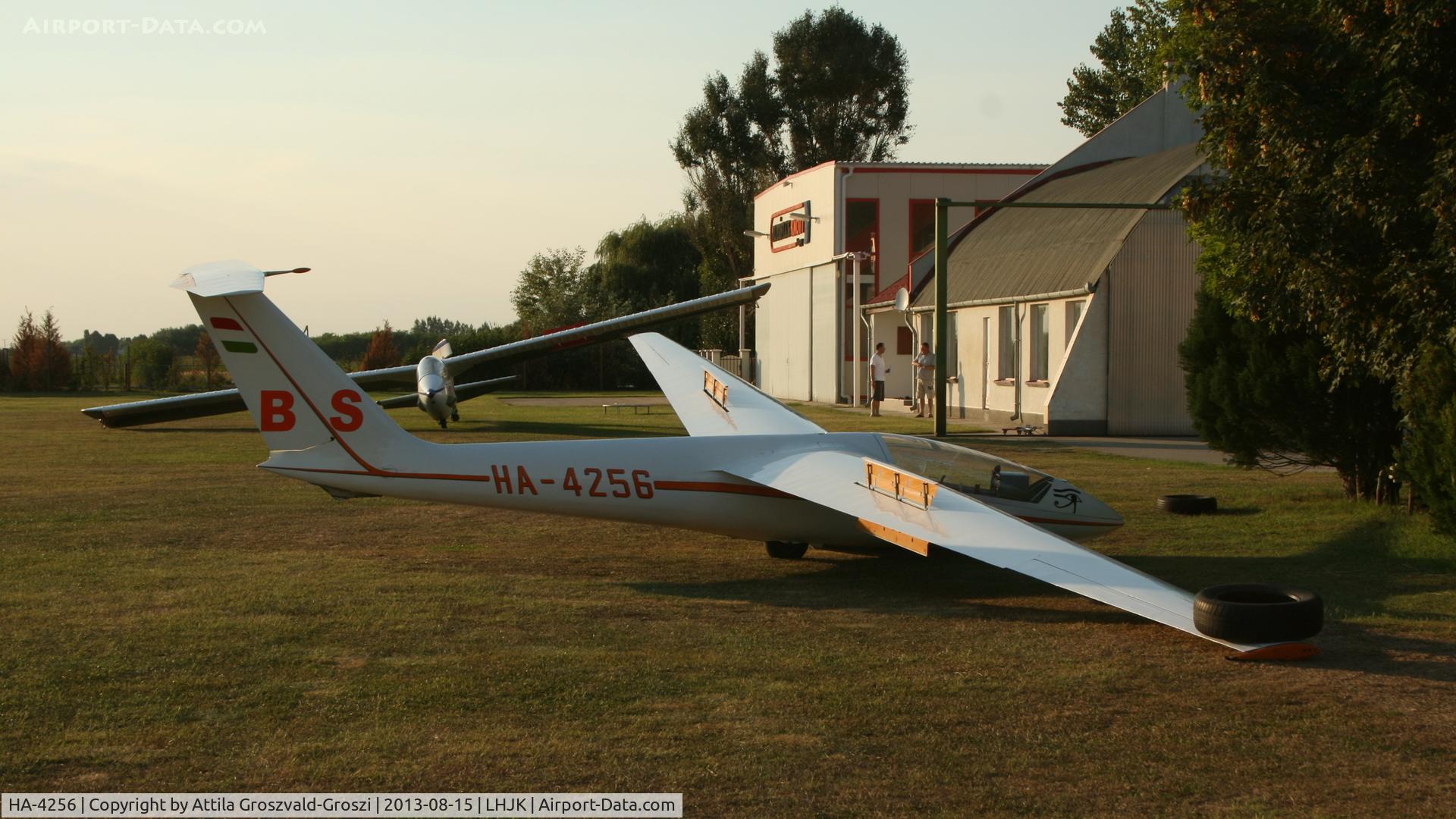 HA-4256, 1975 PZL-Bielsko SZD-32A Foka 5 C/N W-548, Jakabszállás Airport, Hungary