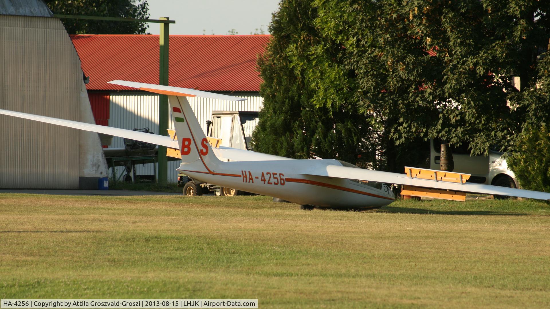 HA-4256, 1975 PZL-Bielsko SZD-32A Foka 5 C/N W-548, Jakabszállás Airport, Hungary