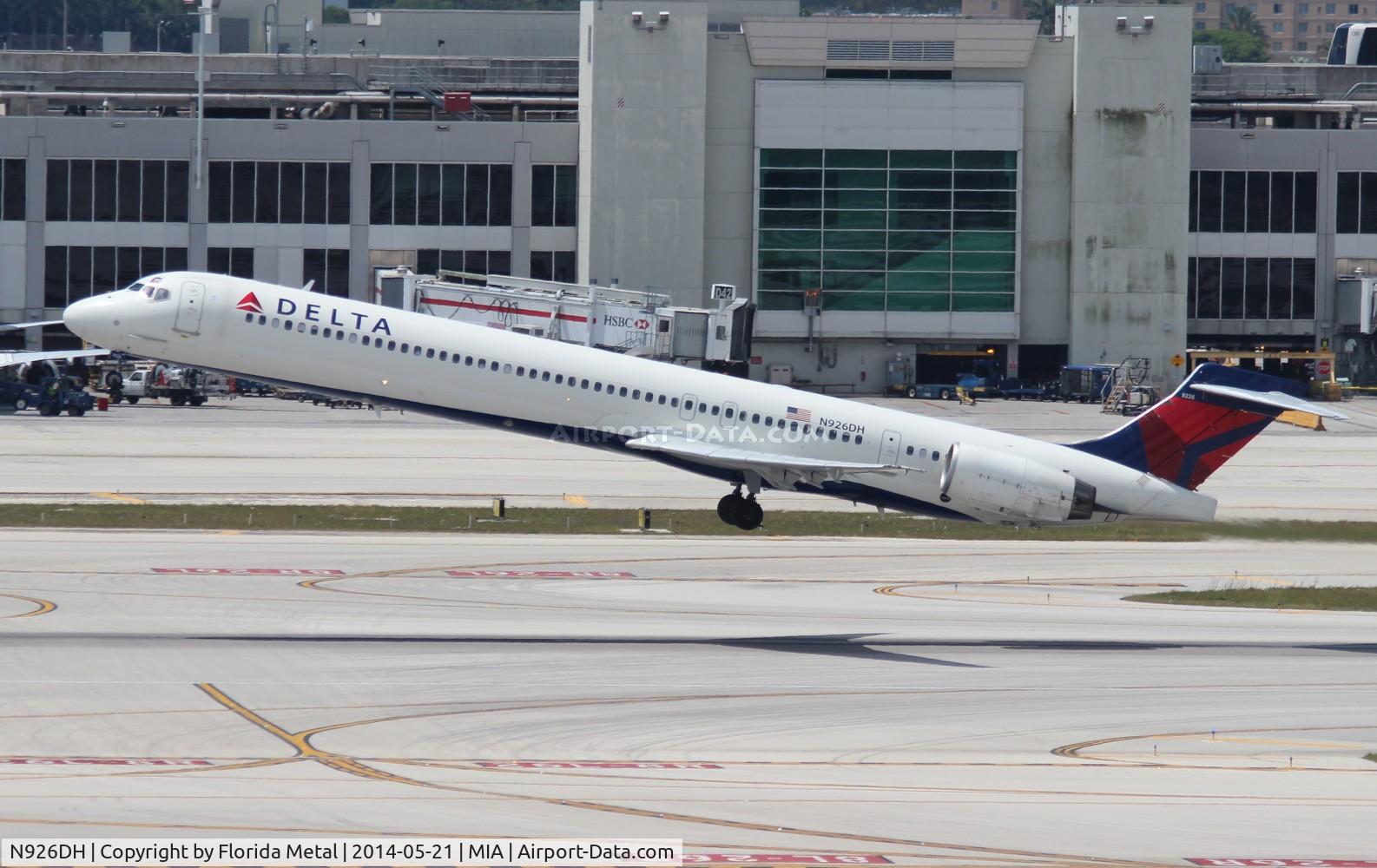 N926DH, 1998 McDonnell Douglas MD-90-30 C/N 53588, Delta