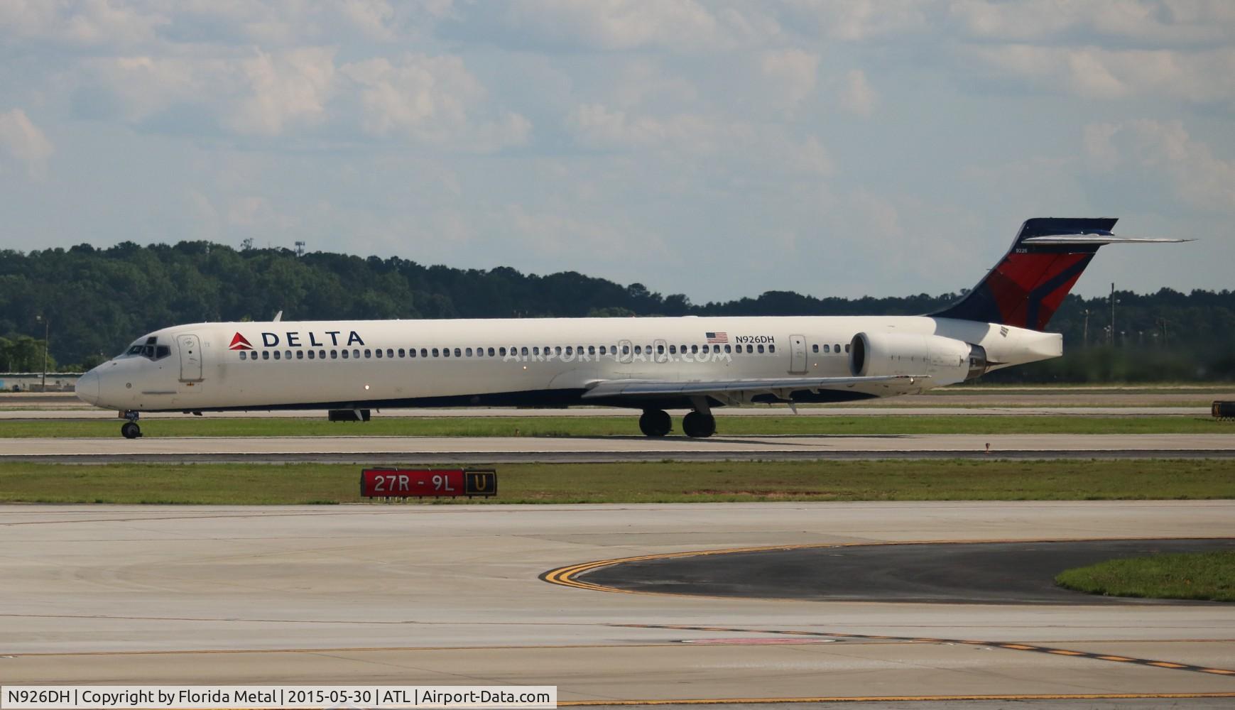 N926DH, 1998 McDonnell Douglas MD-90-30 C/N 53588, Delta