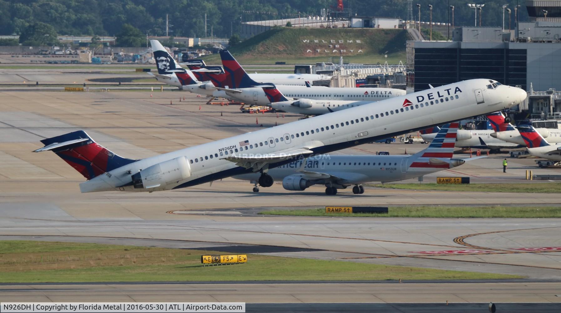 N926DH, 1998 McDonnell Douglas MD-90-30 C/N 53588, Delta