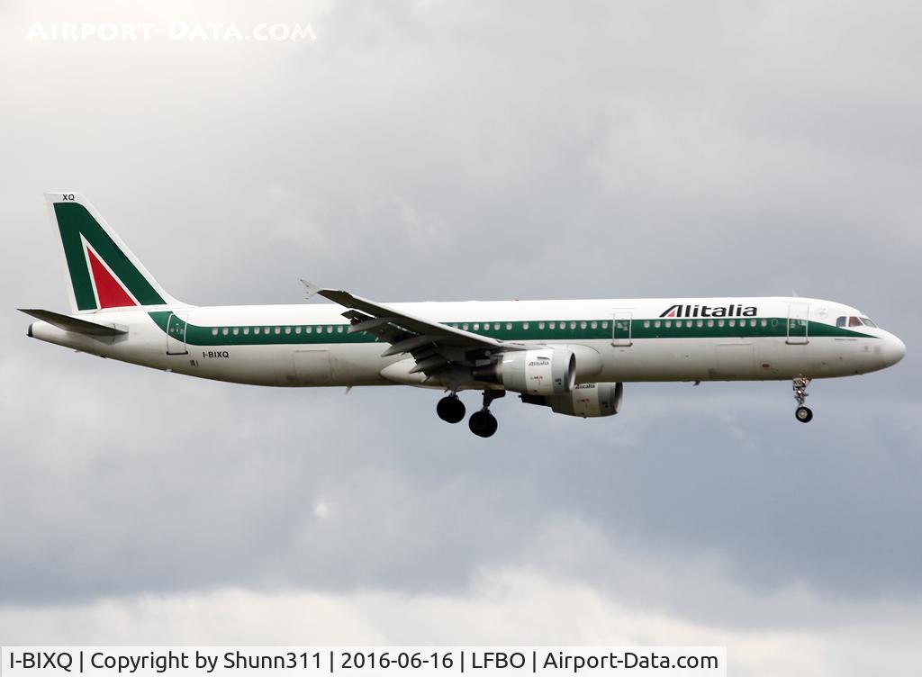 I-BIXQ, 1996 Airbus A321-112 C/N 586, Landing rwy 32L